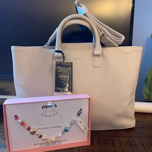 MATT & NAT Elegant & Spacious White Laptop Bag NWT + $20 USD Value Gift - Picture 12 of 16